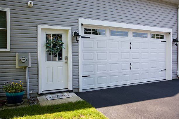 24/7 Emergency Garage Door Panel Replacement experts in Clayton, MO